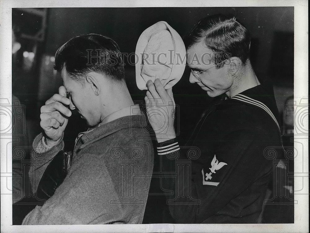 1942 Press Photo John A Sampson & Lonson Grant, USN at court