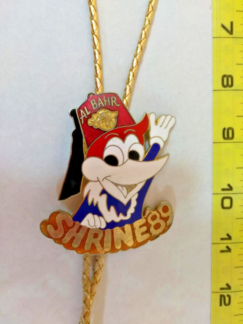 Vintage SHRINE 89 DECORATIVE BOLO TIE - EL  BAHR - 1977 WOODPECKER