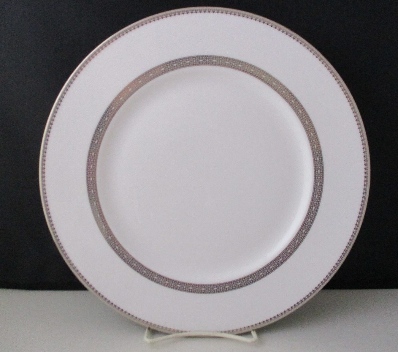 WEDGWOOD VERA LACE PLATINUM DINNER PLATE - 10 3/4