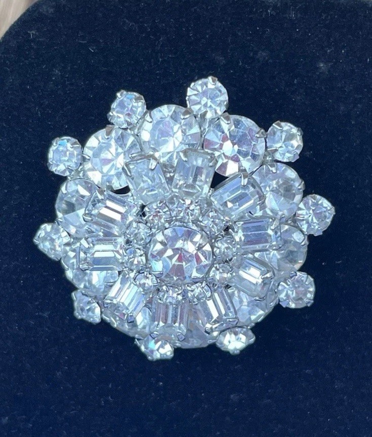 Vintage Weiss Rhinestone Starburst Brooch