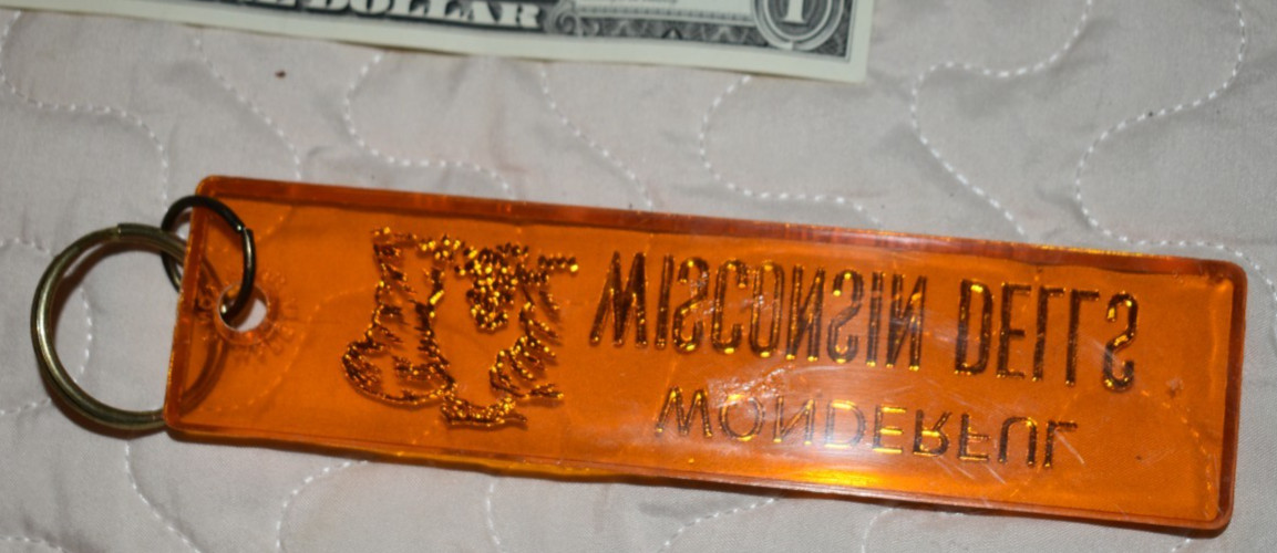 1980's Wonderful Wisconsin Dells Souvenir Keychain ~ 
