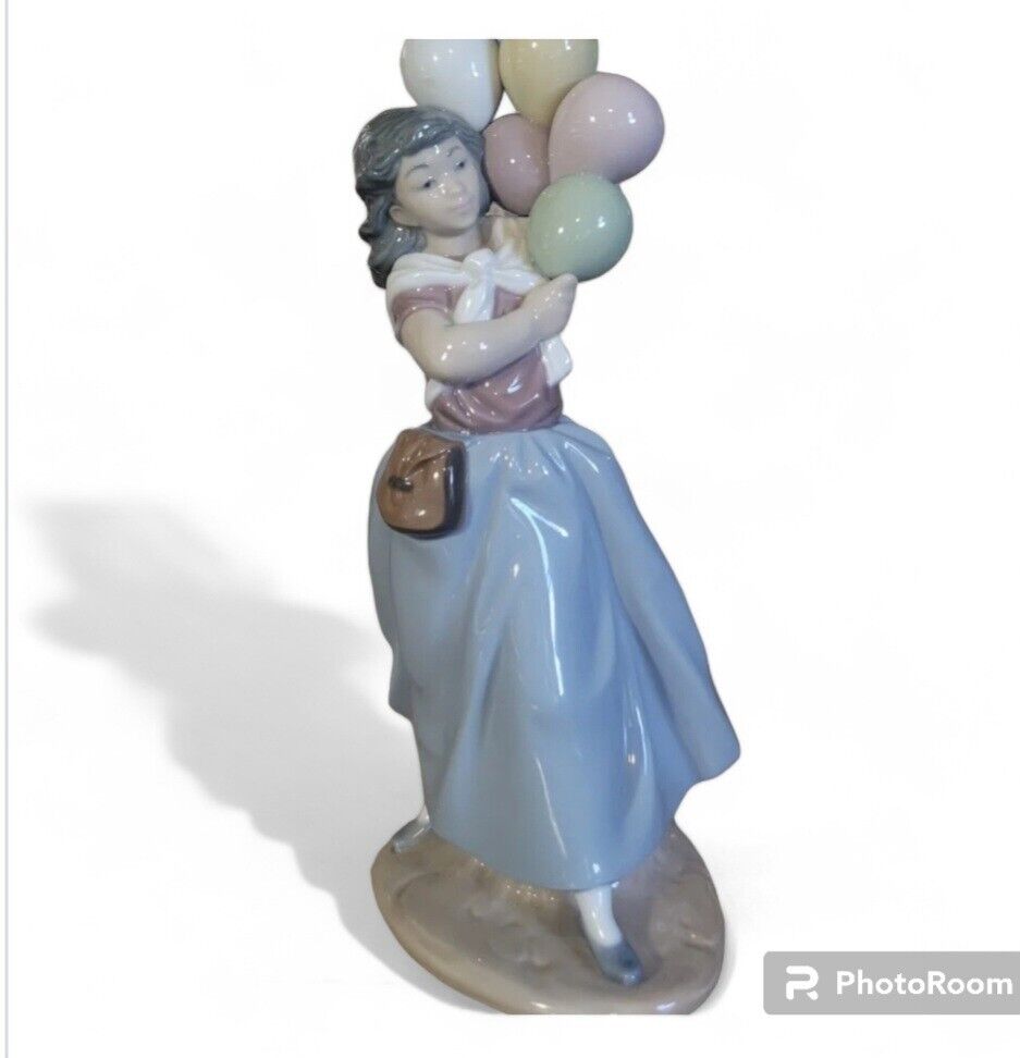 ~LLADRO #5141~Balloon Seller with Original Box~ Retired~ Excellent Condition~