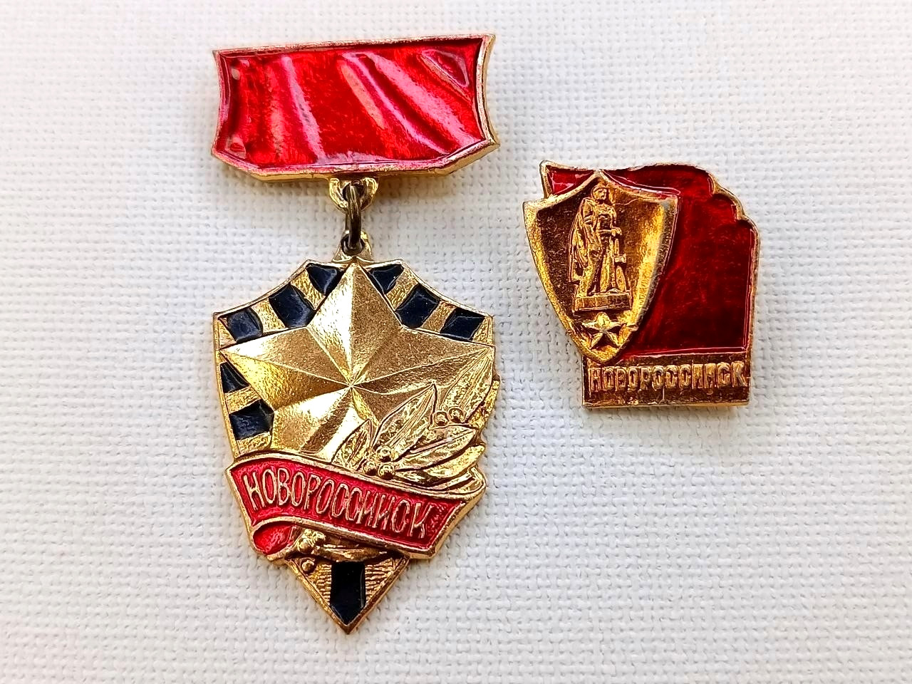Soviet Russian Badges - Novorossiysk Hero City. USSR WW2