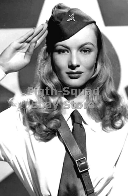 WW2 Picture Photo Nice woman uniform 6130