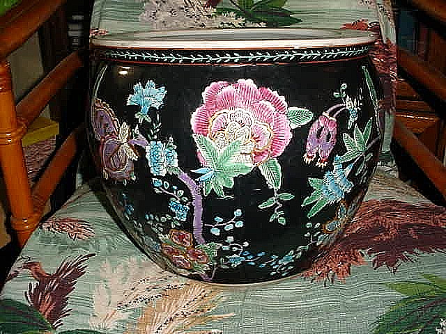 Vintage Chinese Famille Noire(Black Ground) Pircelain PLanter / Jardiniere