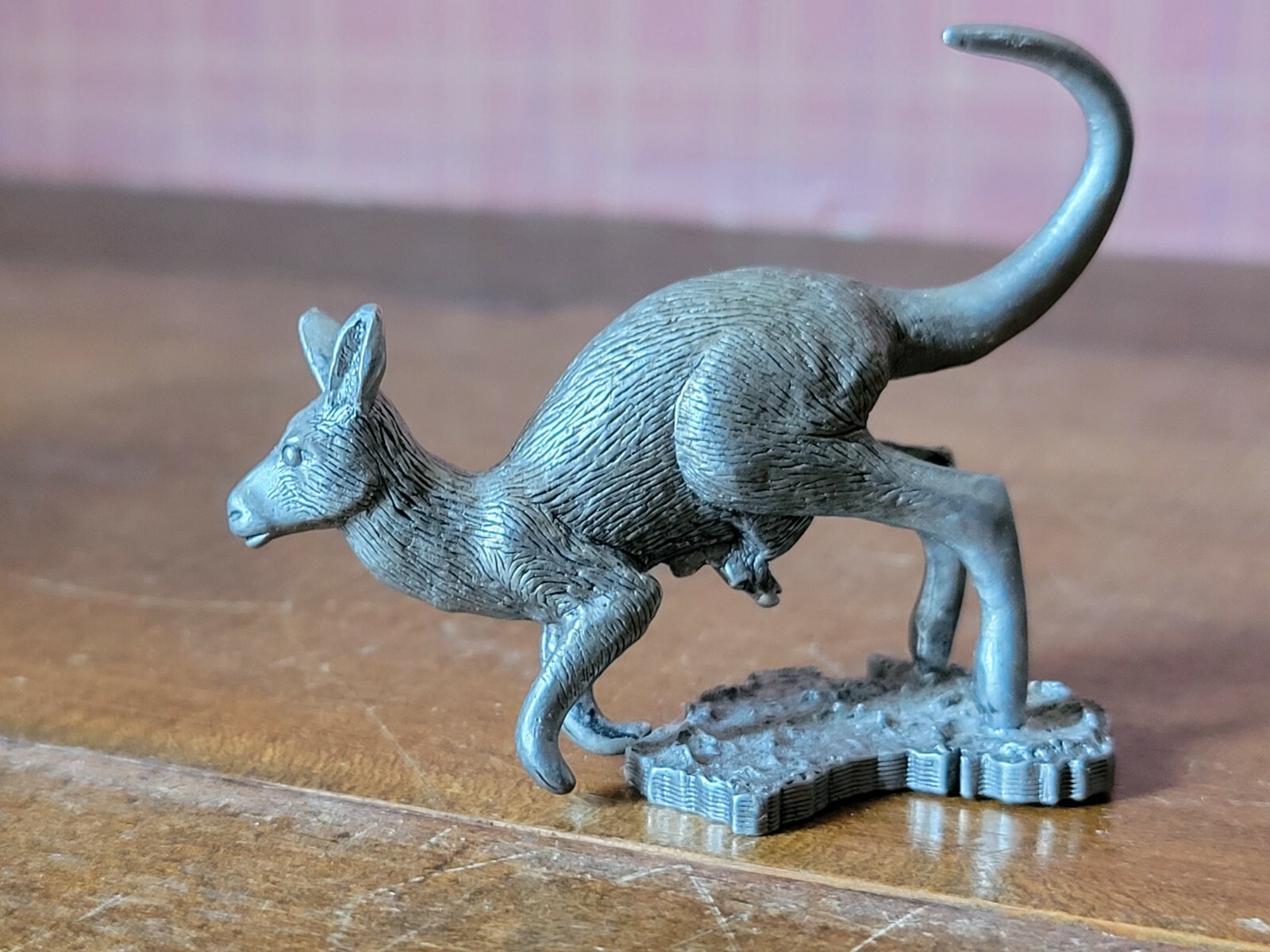 Pewter kangaroo with baby joey figurine  figure