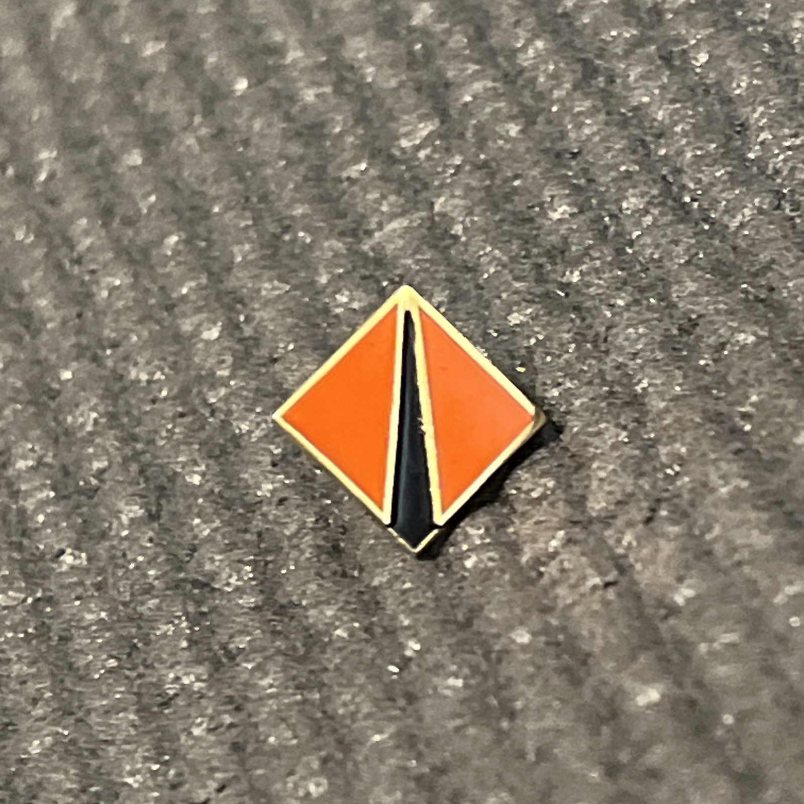 Vintage Navistar International Harvester Logo Trucking Lapel Hat Pin P8275
