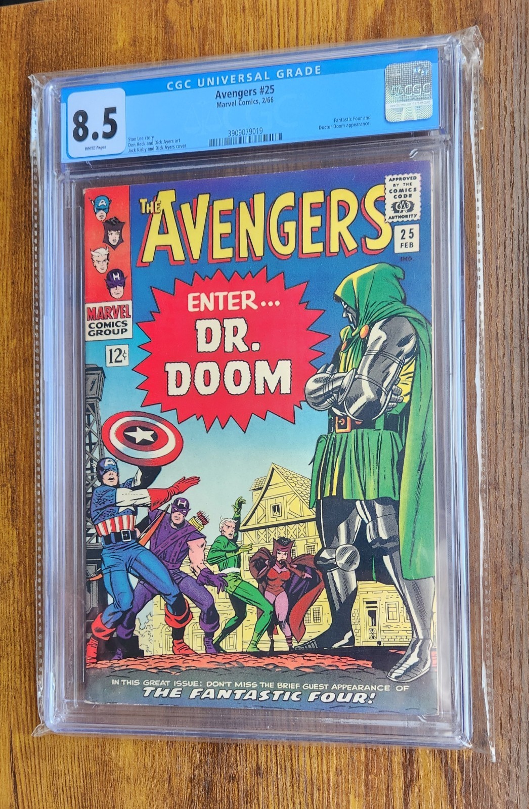 Marvel Avengers #25 (1966) Enter Dr. Doom CGC 8.5 White Pages Marvel Avengers #25 (1966) Enter Dr. Doom CGC 8.5 White Pages