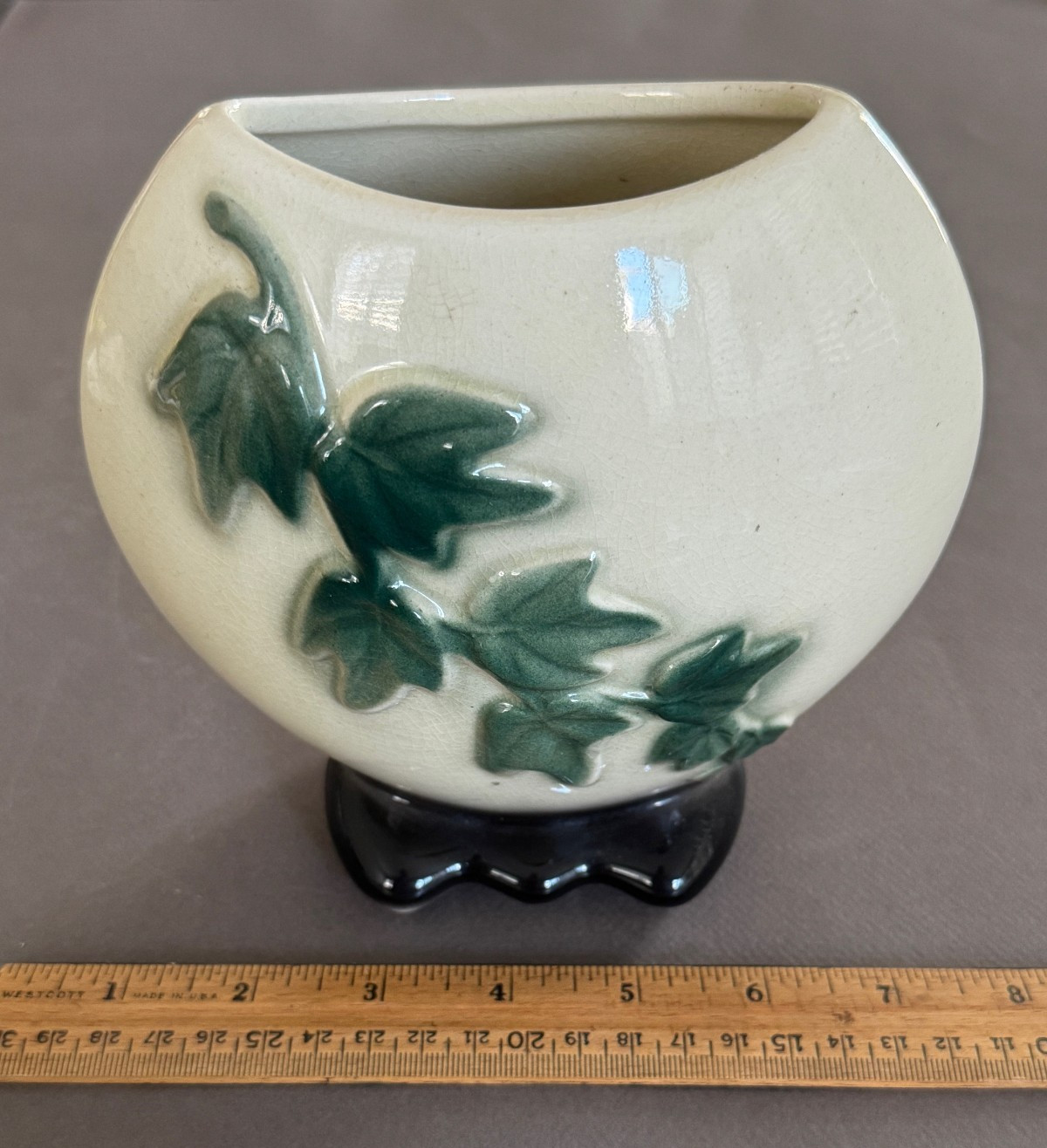 GREEN & WHITE GLAZED CERAMIC EMBOSSED IVY VASE PLANTER VINTAGE ROYAL COPLEY