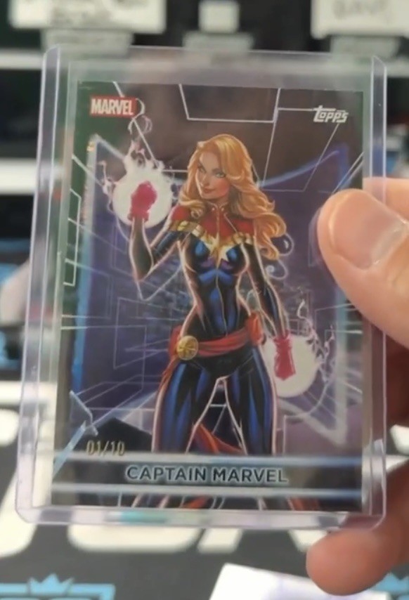 2026 Topps Marvel Neon Captain Marvel #8, Standard Black Foil, 01/10 ALPHA 🔥