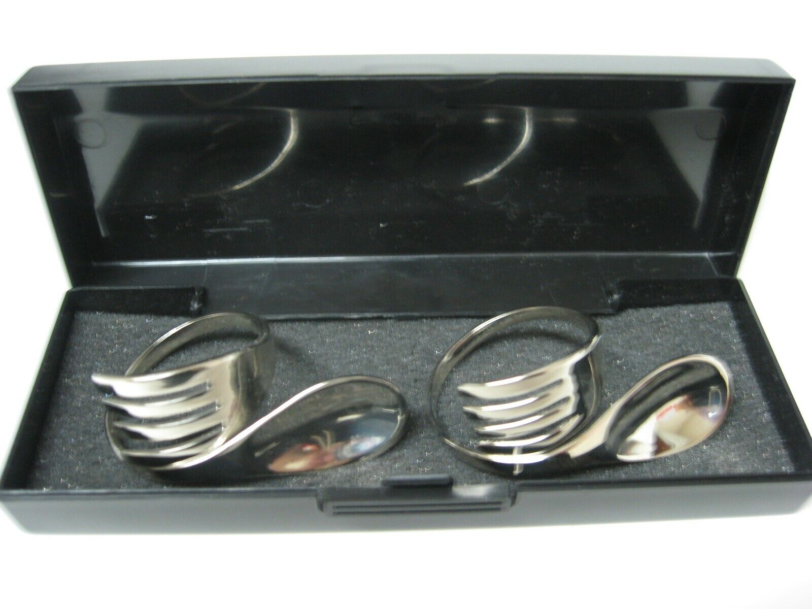 Lot 2 silver plated spoon/ fork NAPKIN RINGS 