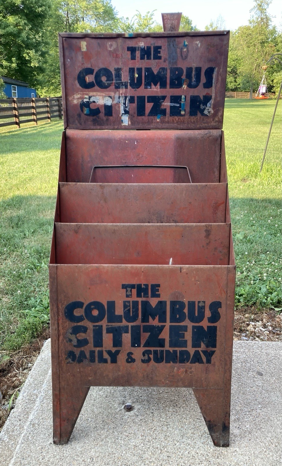 Antique The Columbus Citizen Daily & Sunday Ohio Metal Newspaper Stand Rack Antique The Columbus Citizen Daily & Sunday Ohio Metal Newspaper Stand Rack