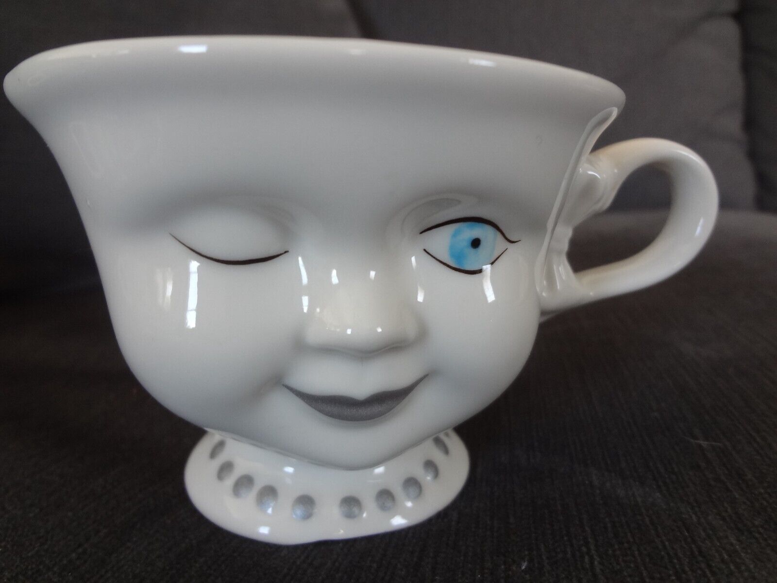 Bailey's Irish Cream Winking Cup Signed by Helen Hunt for LA Youth Network *Read