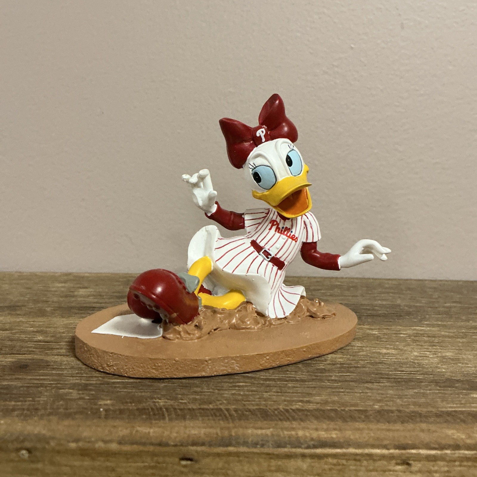 2012 Hamilton Collection Phillies/Disney All Stars Figurine - Daisy Duck