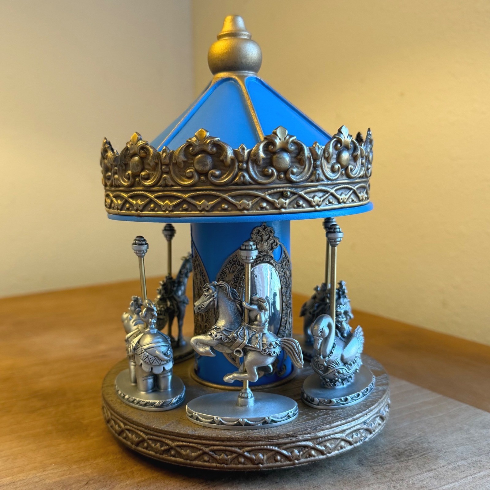 Vintage Hudson Fine Pewter Carousel Set 6 Animals Blue Gold Display USA Vintage Hudson Fine Pewter Carousel Set 6 Animals Blue Gold Display USA