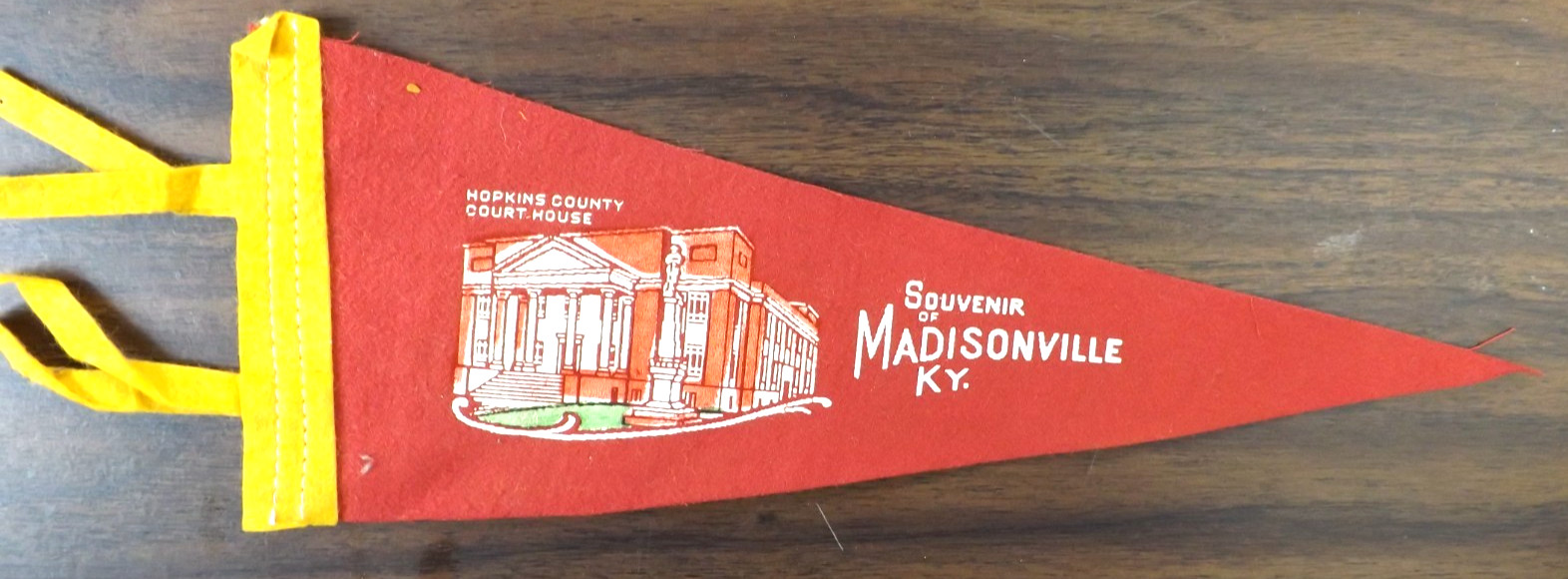 VTGE. 1940s MADISONVILLE KENTUCKY PENNANT 12