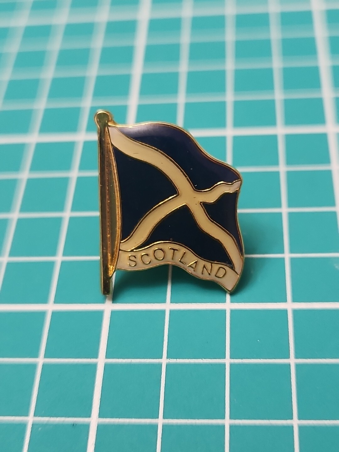 Vtg Scotland Flag Scottish Gold Tone Lapel Pin Vtg Scotland Flag Scottish Gold Tone Lapel Pin