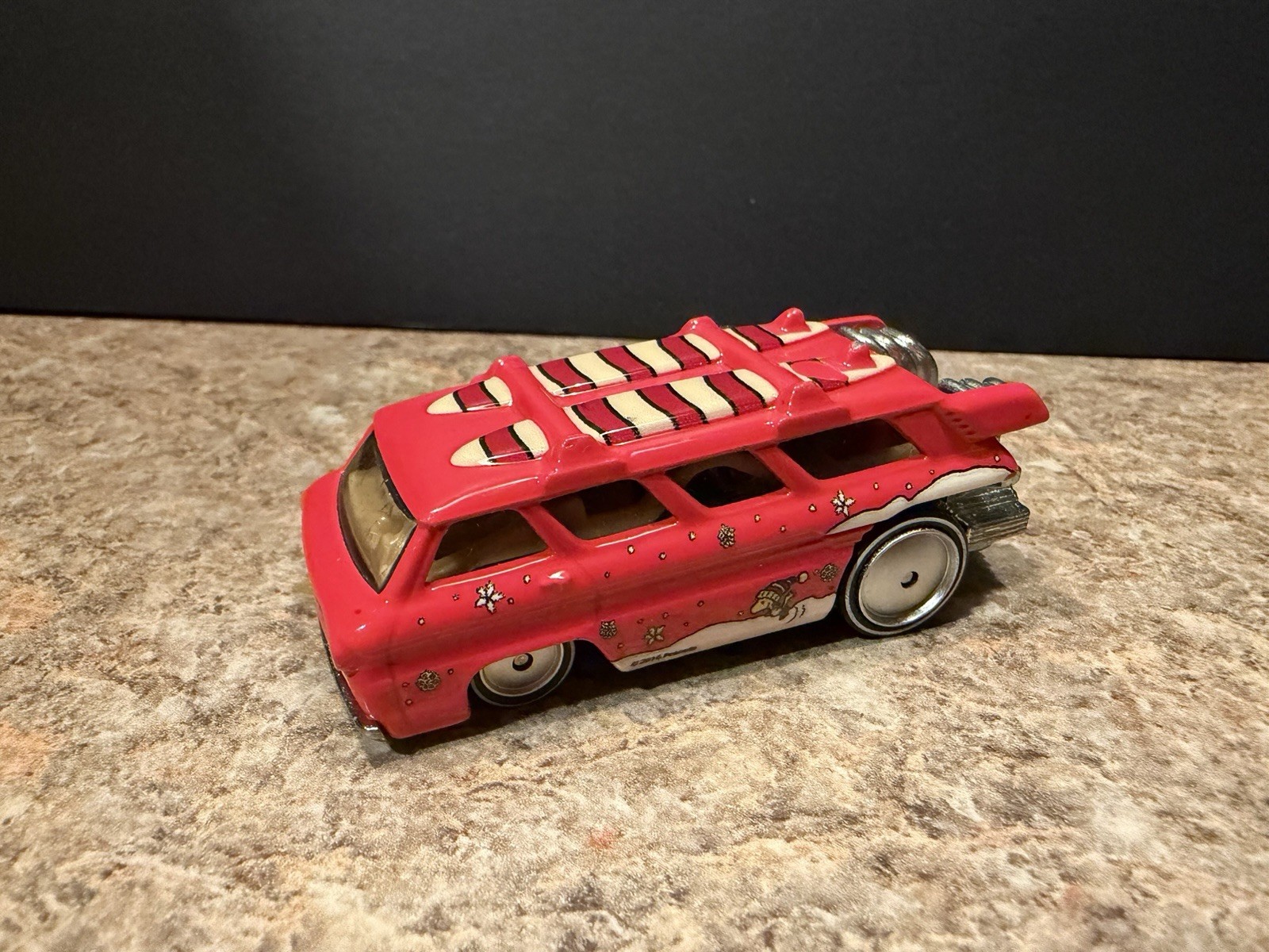 Chevy Greenbrier Sport Wagon Hot Wheels Mattel 2014 Thailand Pop Culture Peanuts