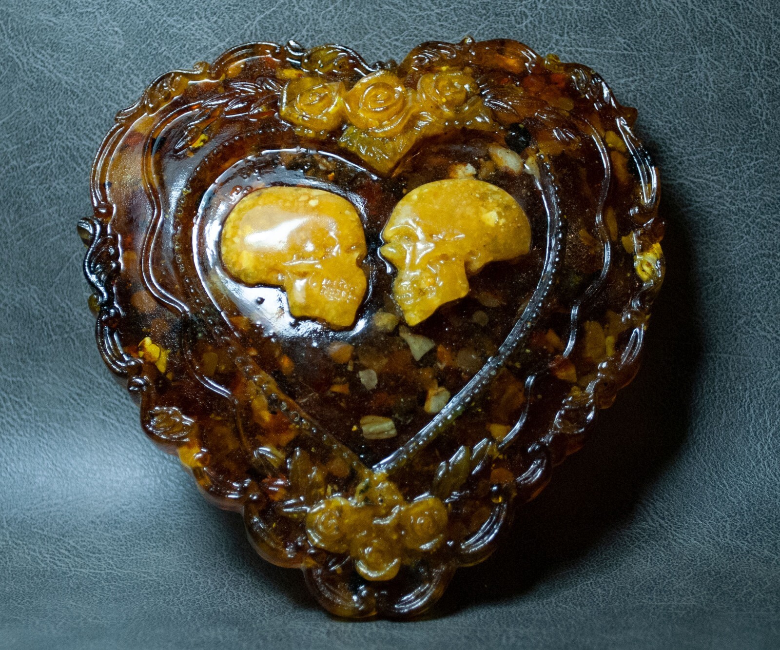 Wall Art Heart Skull Figurine - Baltic Amber - Wholesale