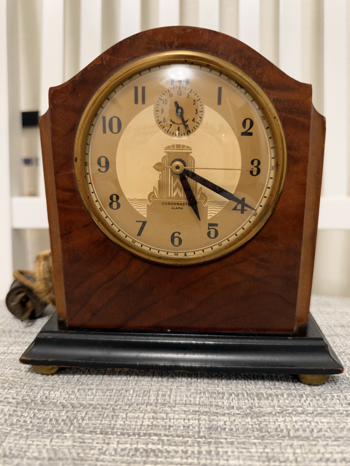 Vintage 1940\'s Chronmaster Electric Alarm Clock * Solid Wood Case * Parts/Repair
