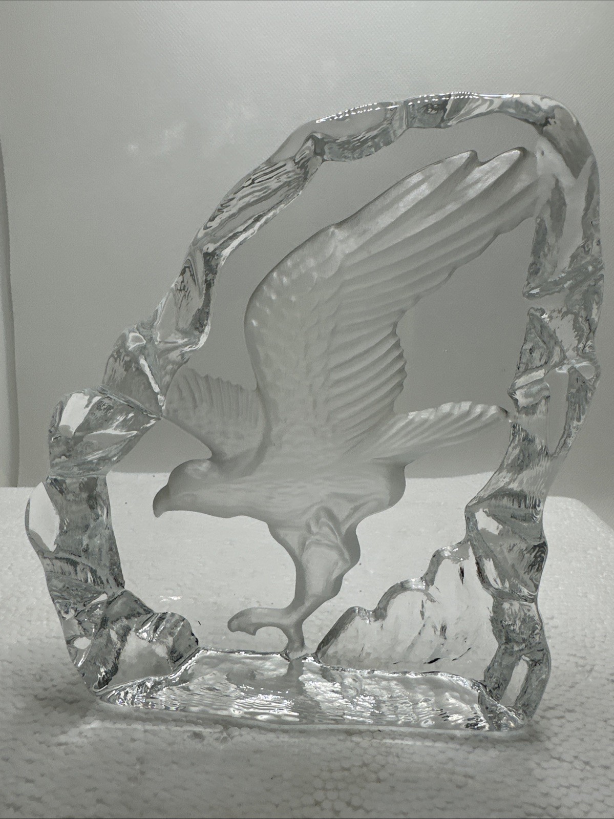 Eagle In Etched Glass Standing Figurine 5 7/8”. 5 In