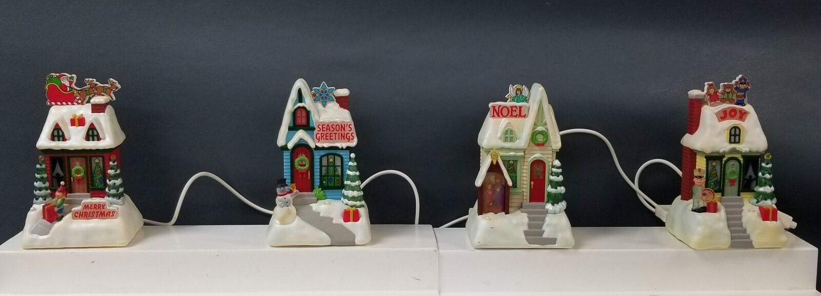 LOT of 4 2009 Hallmark Christmas Caroling Cottages Lights Interacts Music TESTED