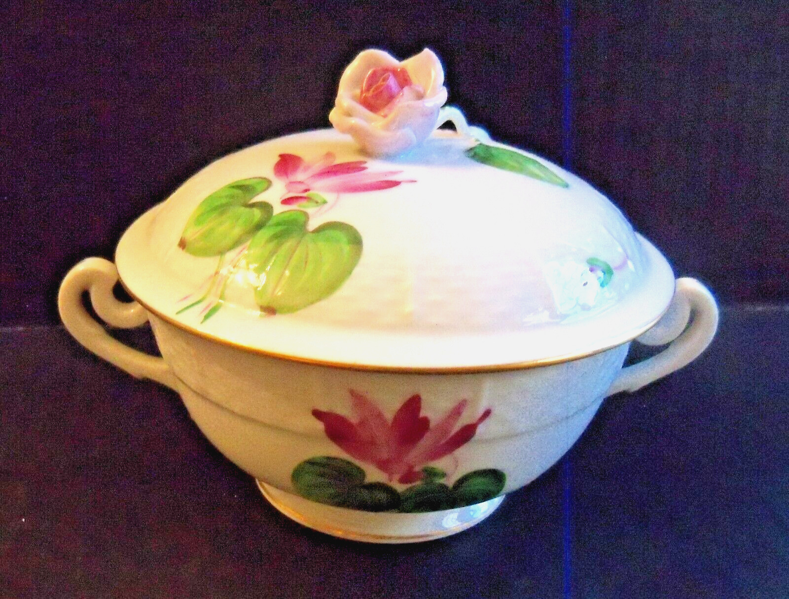 Herend Porcelain QUEEN VICTORIA Rose Finial SUGAR BOWL Gold Trim, Lovely