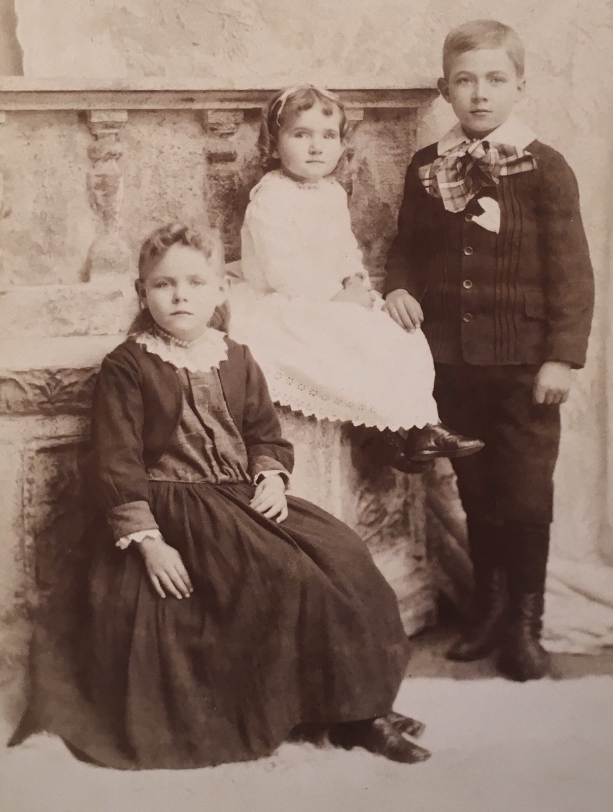 1890’s YOUNG SCHOOL CHILDREN GIRLS BOY 3 SISTERS BROTHER PHOTO CABINET CARD