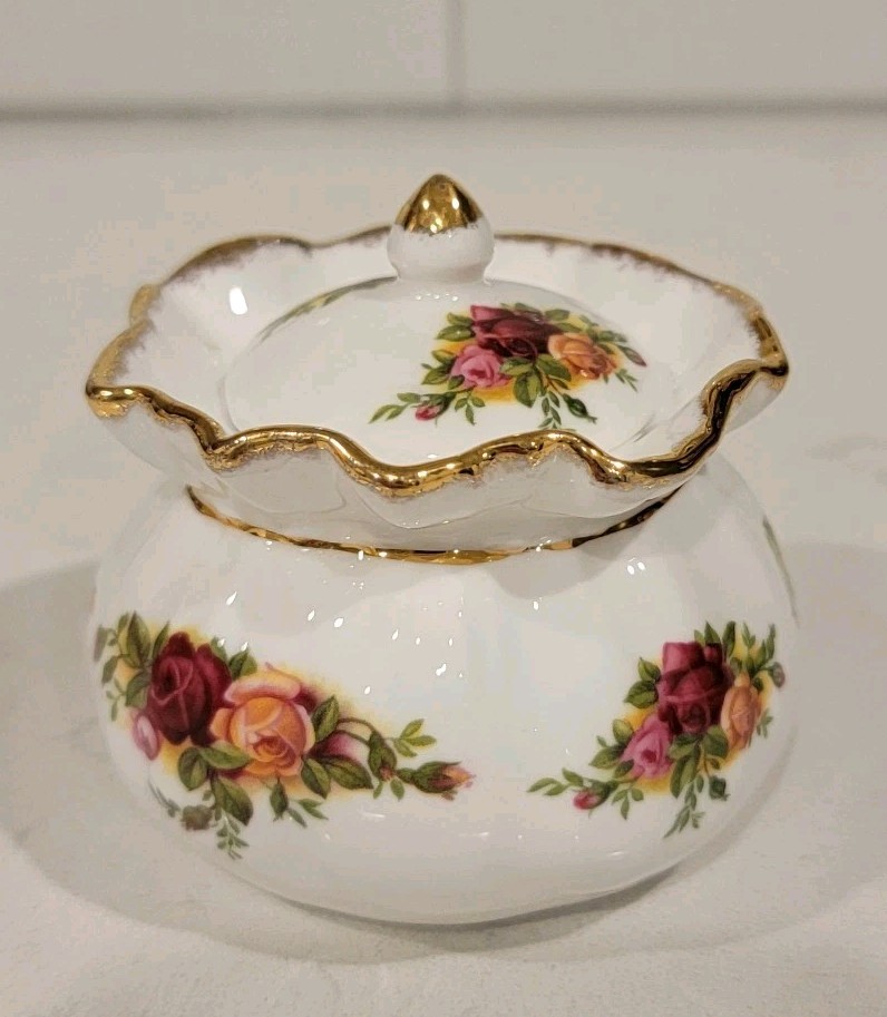 Royal Albert Dorothy Pot Old Country Roses Fine Bone China Made in England