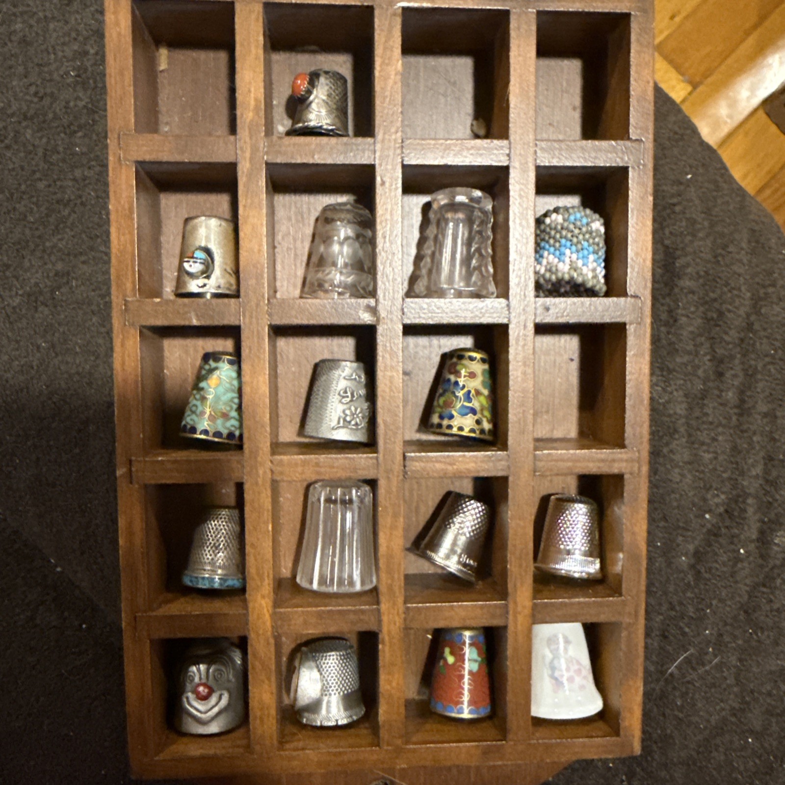 vintage thimble lot And Case. 12 Thimbles, Holds 16