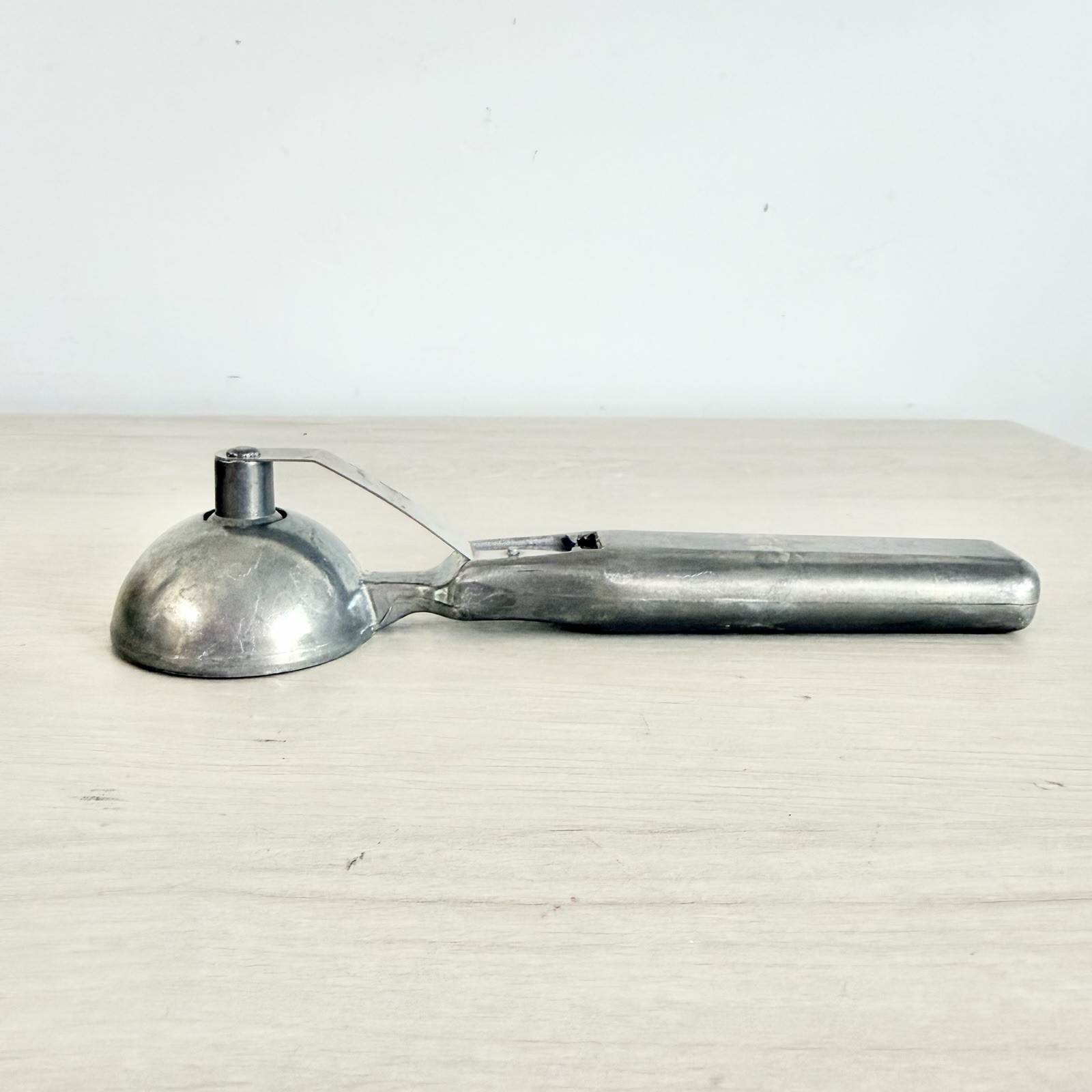 Vintage BASKIN ROBBINS Push Button Metal Ice Cream Scoop Buildit Engineering Co