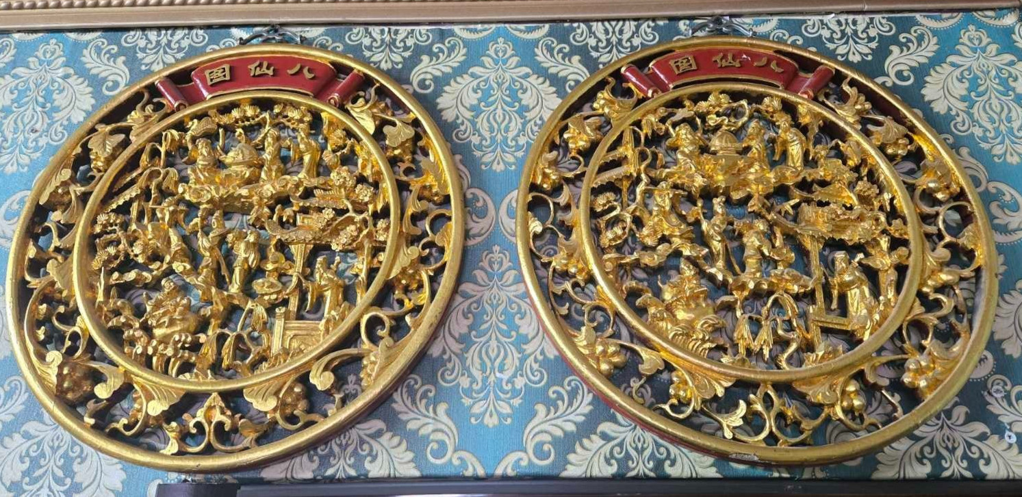 Vintage two Chinese Hand-Carved Gilt-Wood Round Panels Vintage two Chinese Hand-Carved Gilt-Wood Round Panels