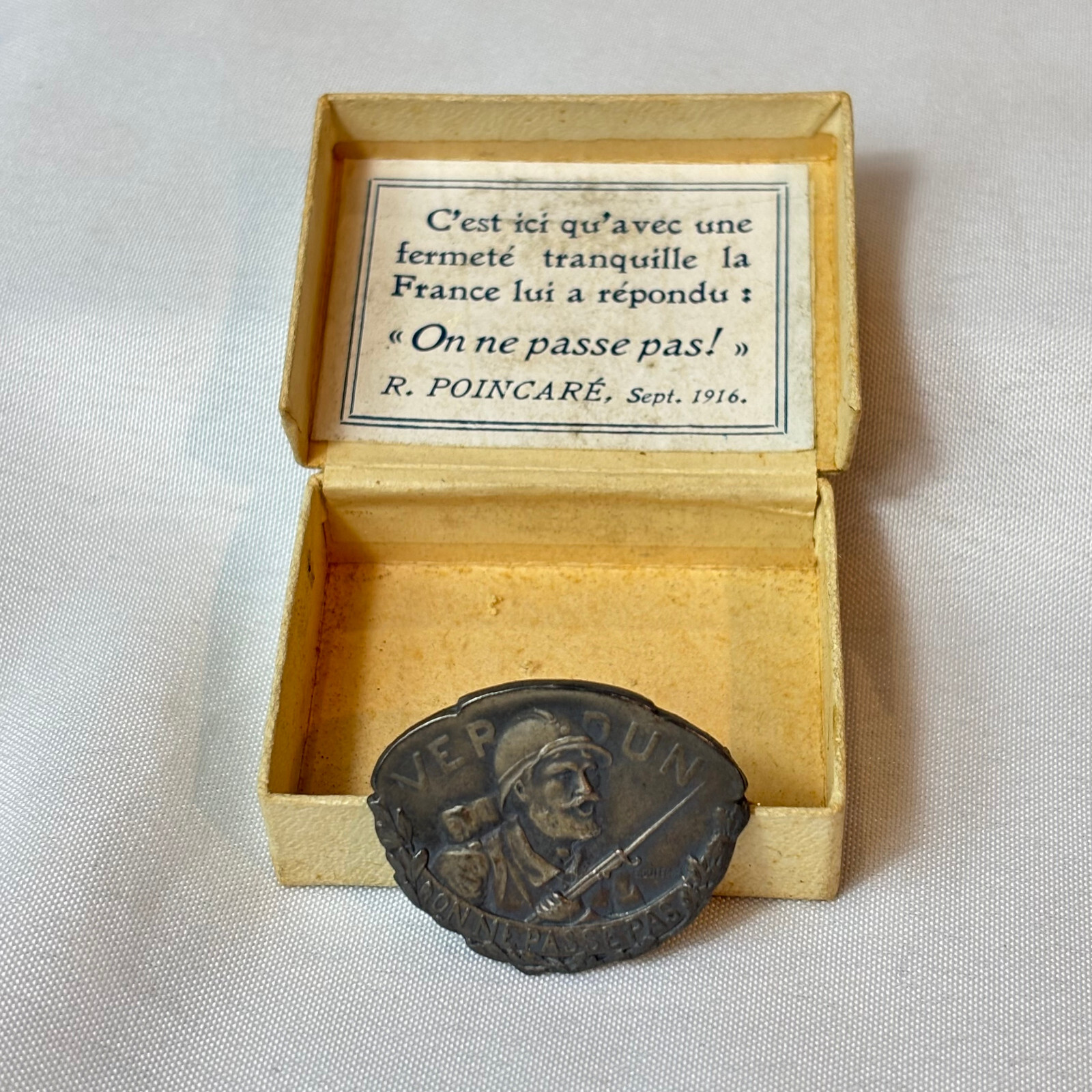 1916 WW1 Battle Of Verdun Pin in Box W/Poincare Rally Quote They Shall Not Pass