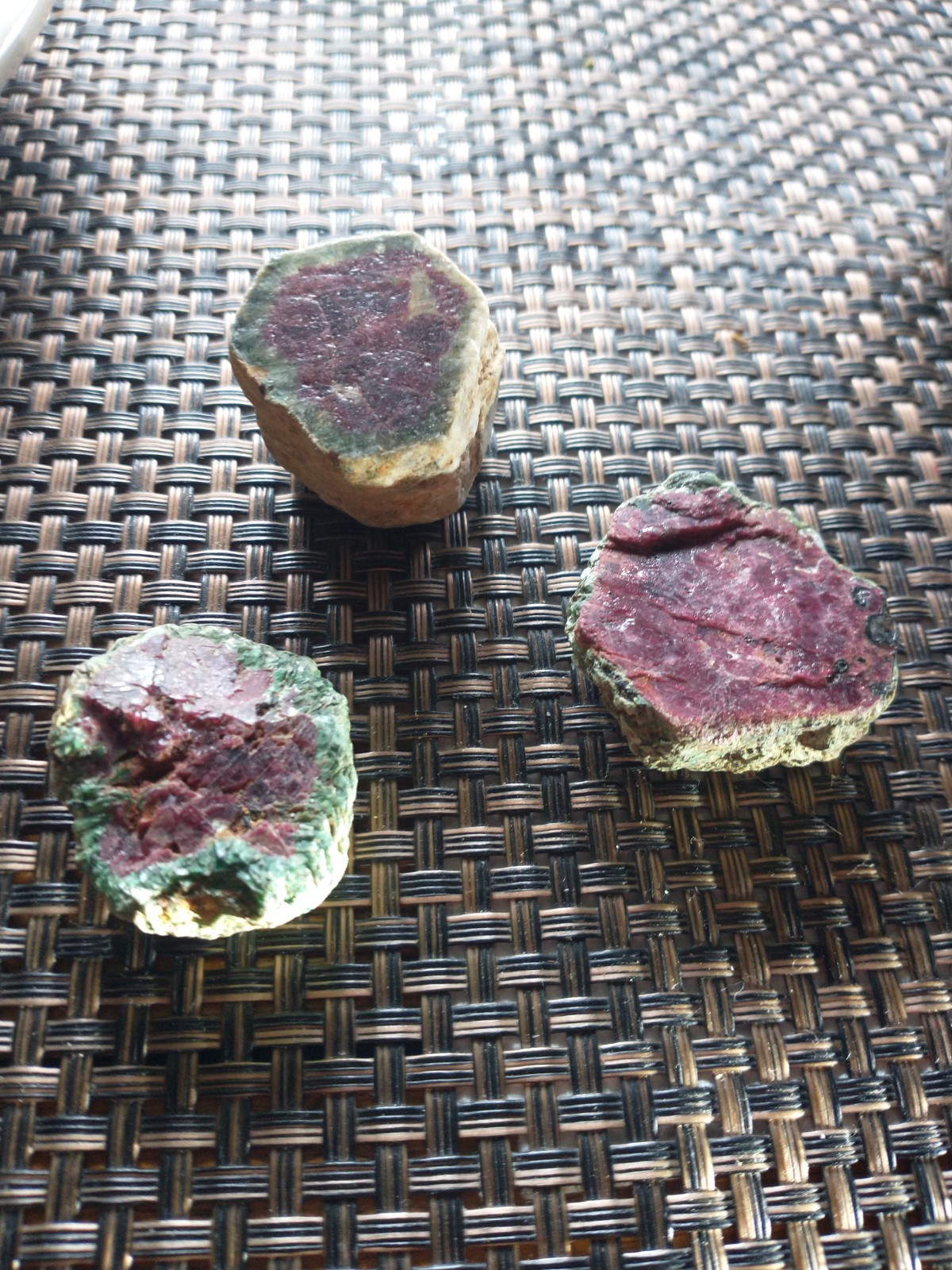 TOP SHELF VERY RARE RUBY CRYSTALS w/MAVINITE GREEN MICA ONLY FIND IN GALLERIES