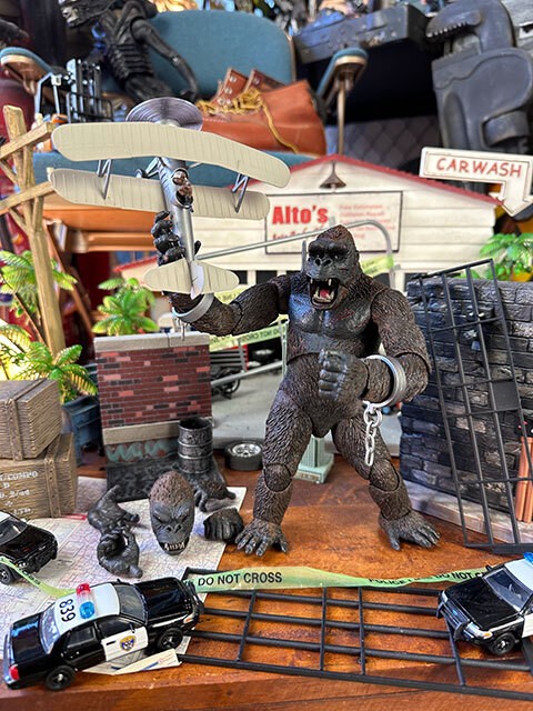 NECA Original King Kong 7-Inch Action Figure Concrete Jungle (With Propeller Pla