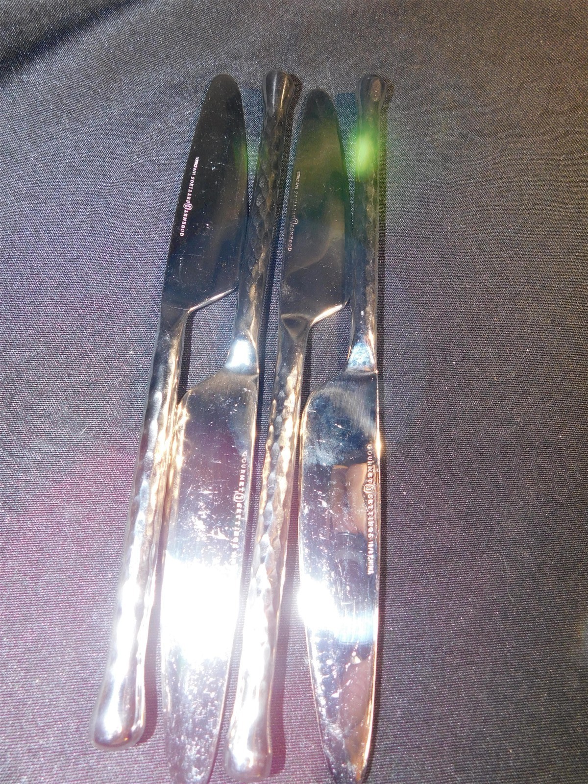 4 Gourmet Settings Silver Hearts Hammered 9 3/8 Inch Dinner Knives