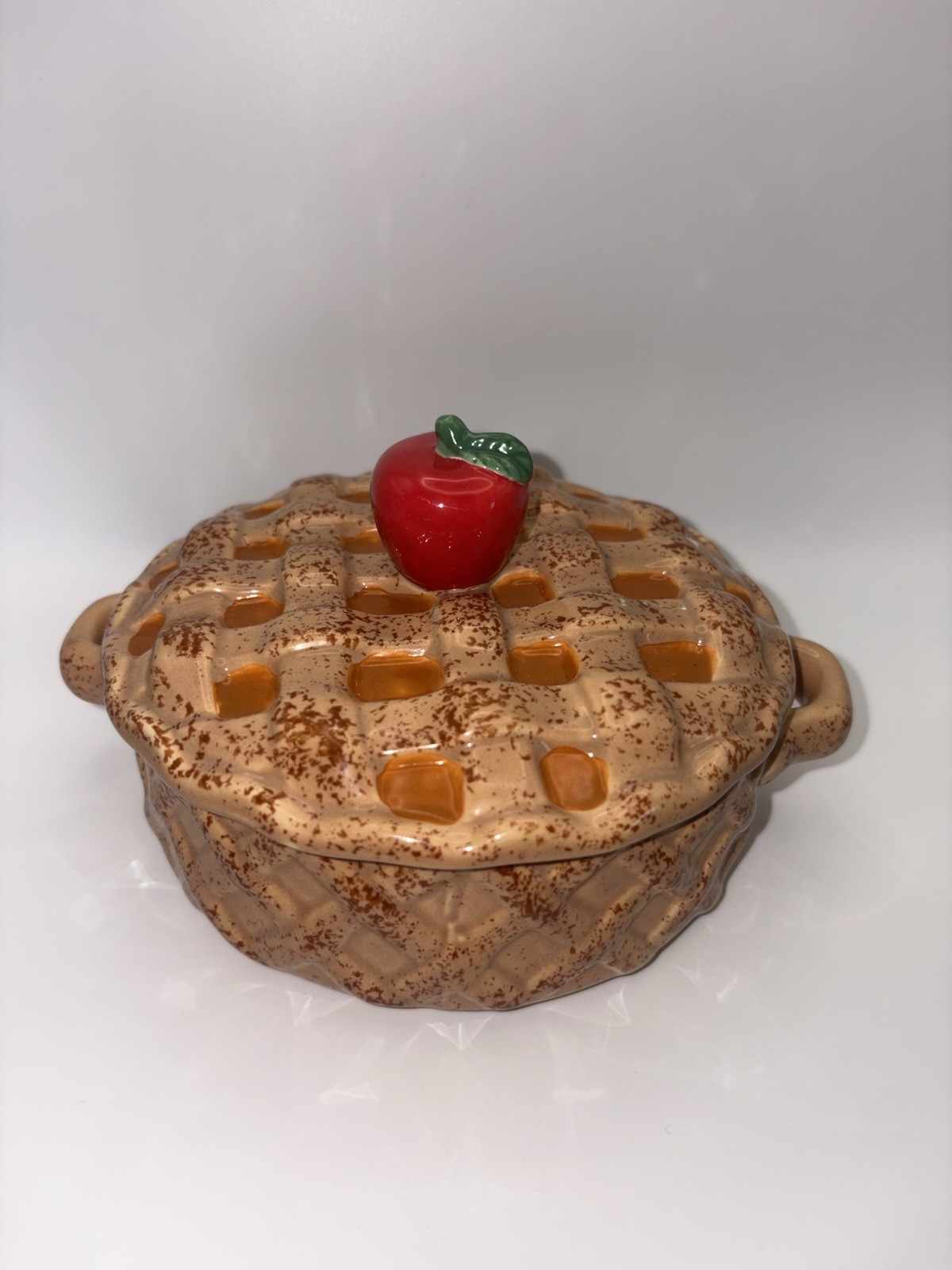 Ceramic Apple Pie Baker and Keeper with Lid Kitchen Decor 7 Wide 3 Tall Vintage Ceramic Apple Pie Baker and Keeper with Lid Kitchen Decor 7 Wide 3 Tall Vintage