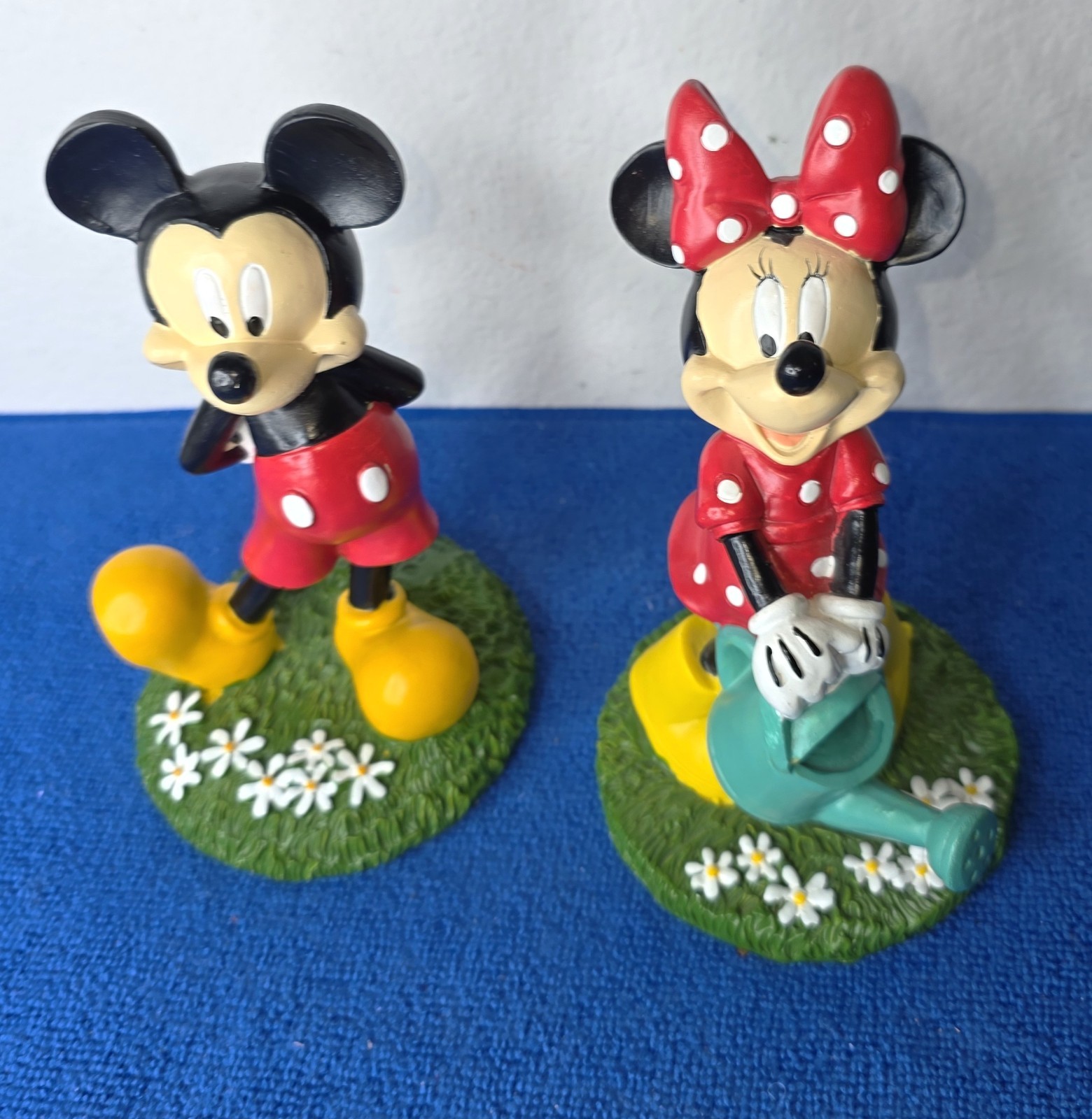 Vintage Disney Mickey & Minnie Mouse Picking Daisies Garden Statue Figurine 6.5\
