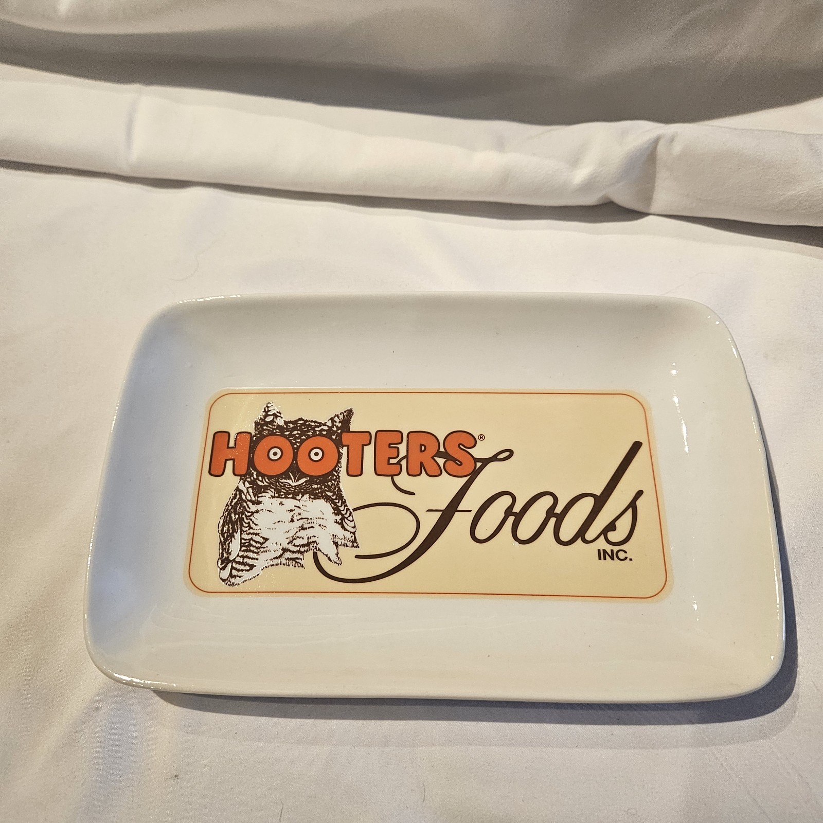 Vtg Hooters Ceramic Plate Food Wing Platter Tray Owl 9”x 6” W/Logo, SEE PICS PLS Vtg Hooters Ceramic Plate Food Wing Platter Tray Owl 9”x 6” W/Logo, SEE PICS PLS