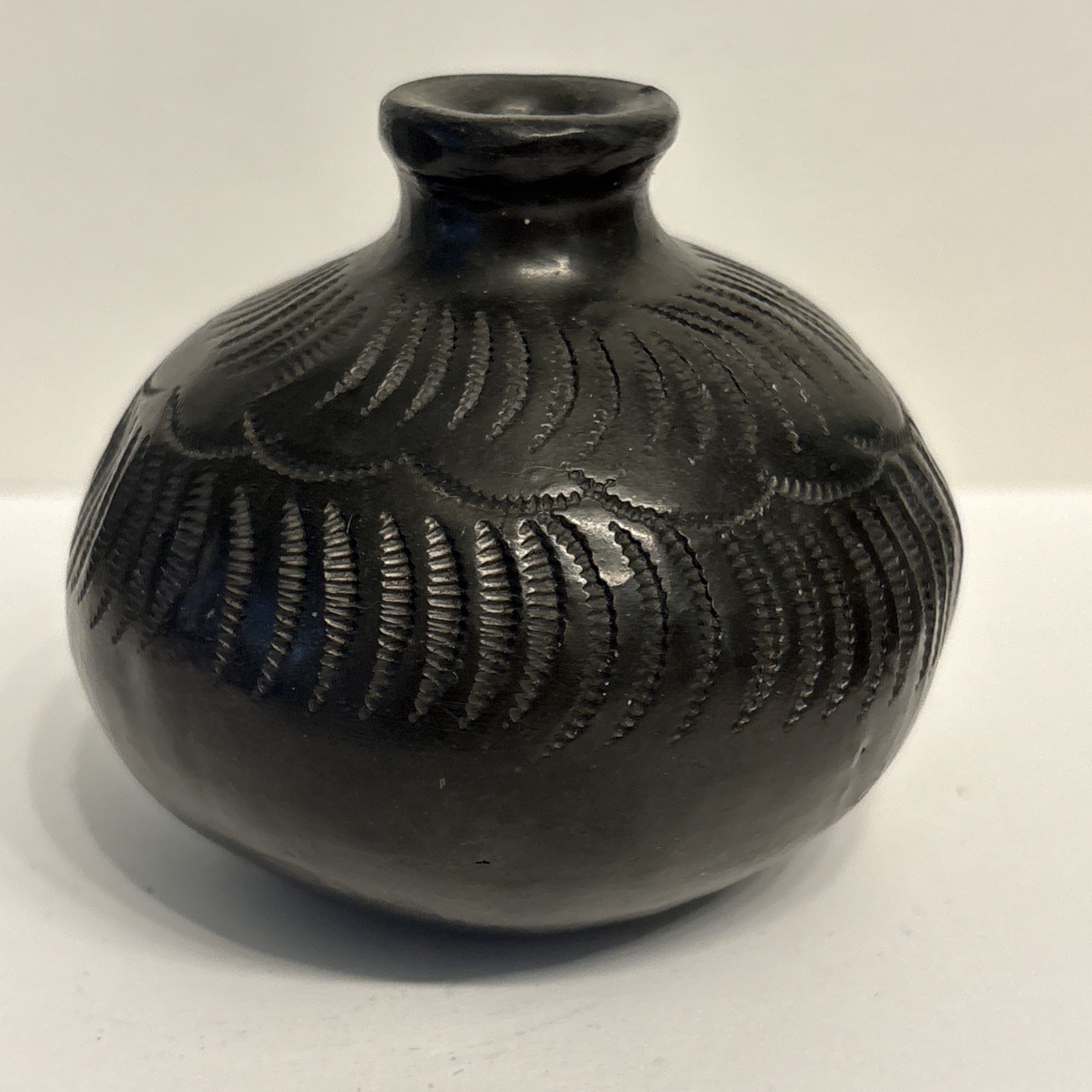 Vintage Oaxaca Black Pottery Hand Carved Feather Round Vase 3”