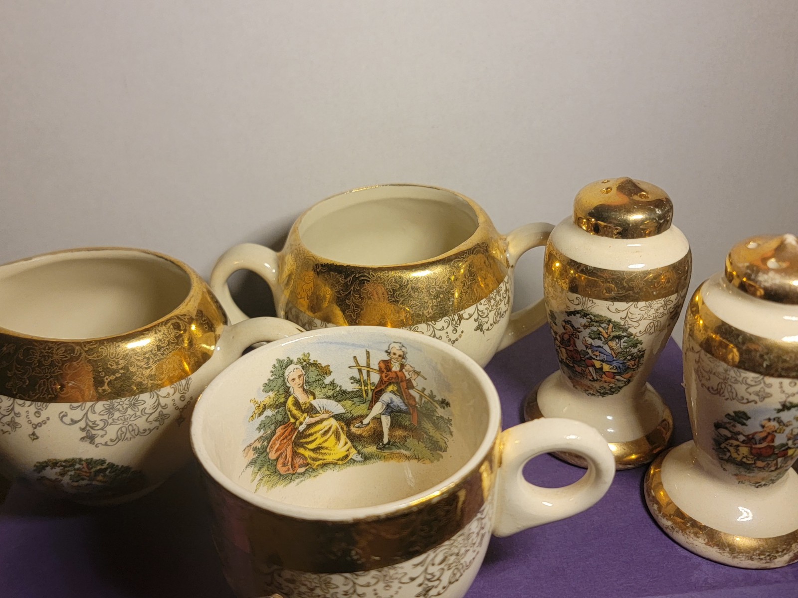 Vintage Sabin Crest O Gold Courting Couple Tea Set Shakers Teacup CreamerUSA 50s