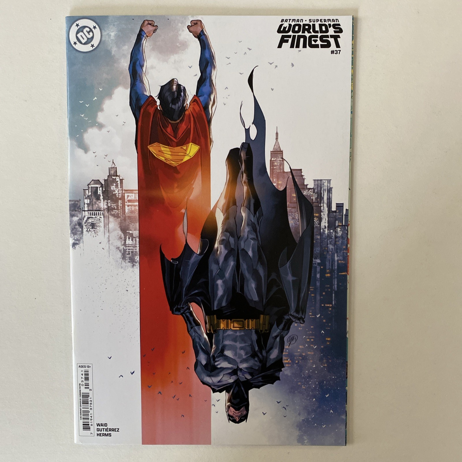 BATMAN SUPERMAN World's Finest 37 Yasmine Putri 1:25 VARIANT NM- rare HTF ratio BATMAN SUPERMAN World's Finest 37 Yasmine Putri 1:25 VARIANT NM- rare HTF ratio