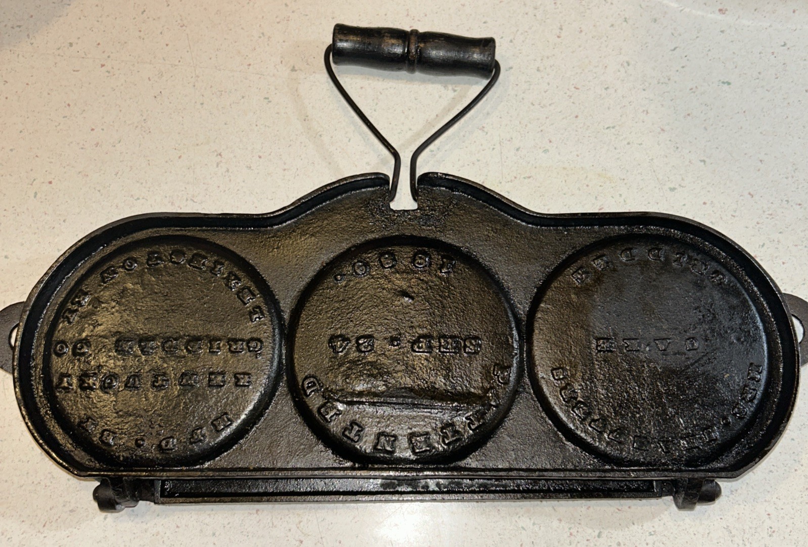 16” Antique Mrs. Shaeffers Cast Iron Cake Griddle Foldable Kentucky Griddle 1889