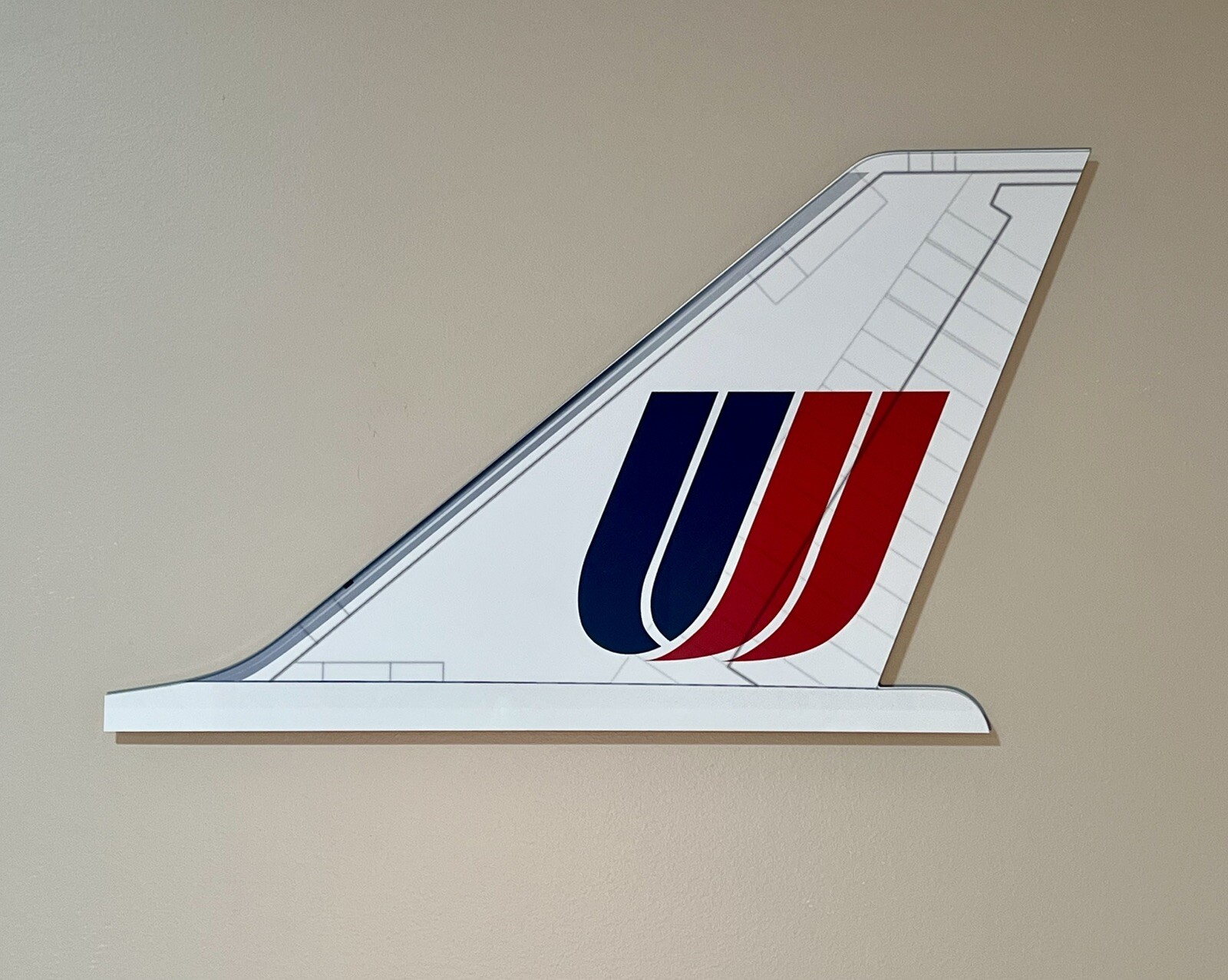WOW 21 Inch United  Airlines Tail Wall Art