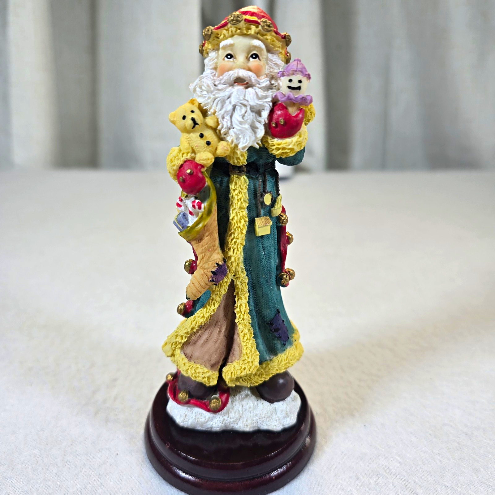 Santa Claus Christmas Resin Figurine Wood Base Painted 3D Effect 5 in Folk Art..