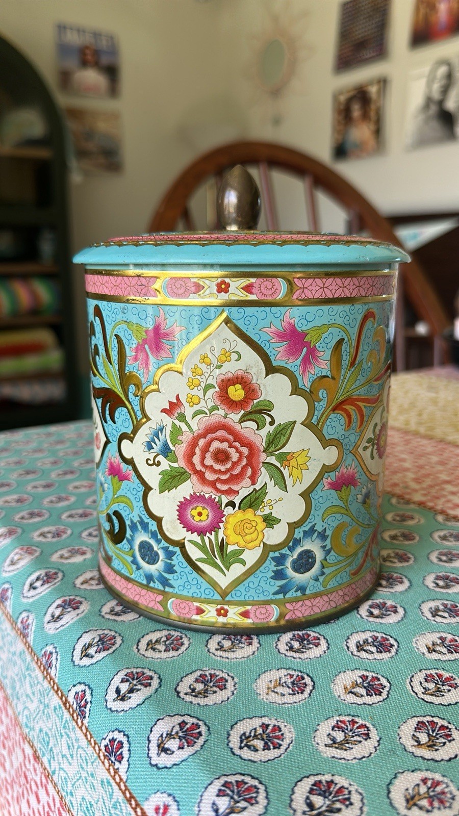 1970\'s Daher tin canister with lid that seals great, made in England.