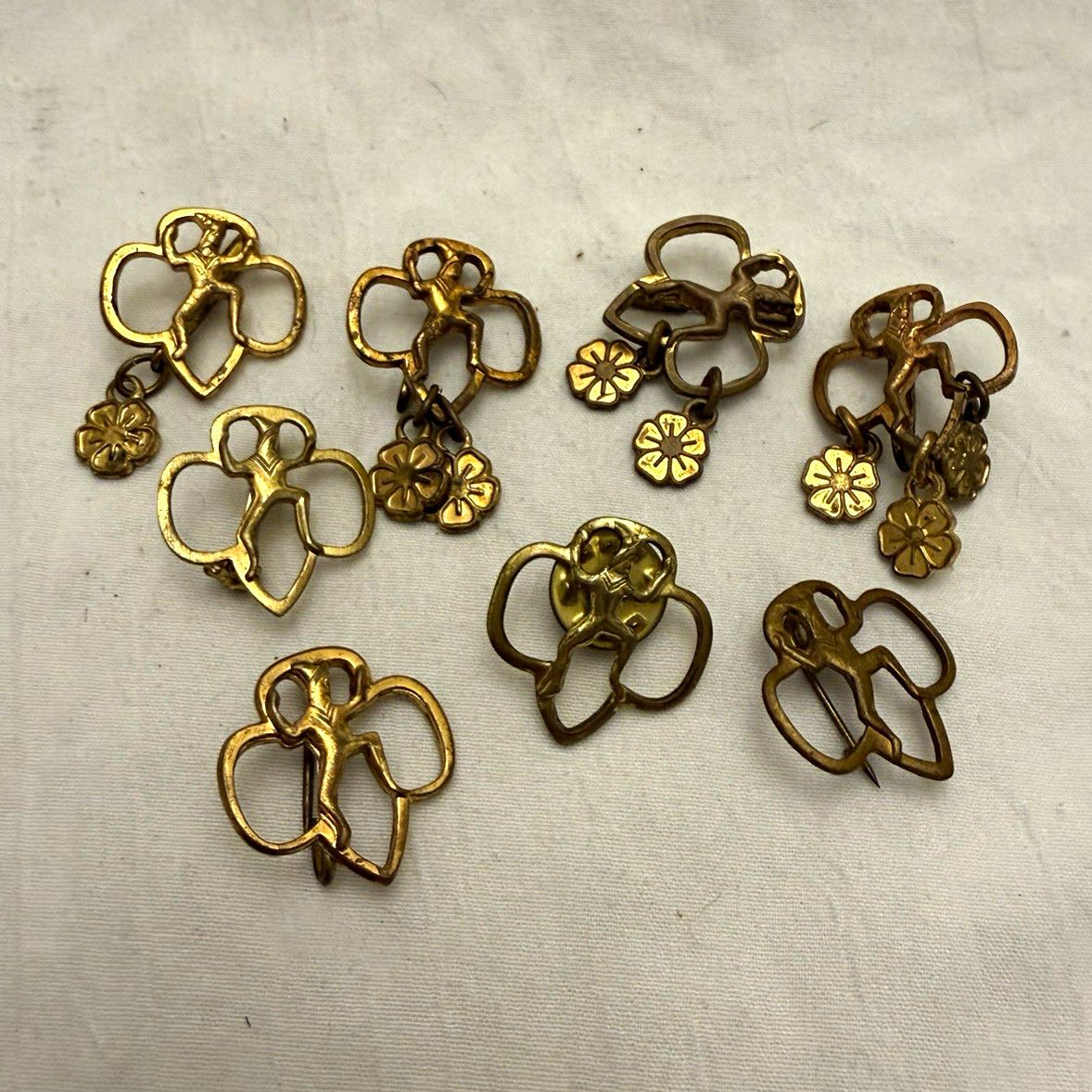 8 Vintage 1946-56 Girl Scout Brownie Membership Pins Flower Petals B R Marks