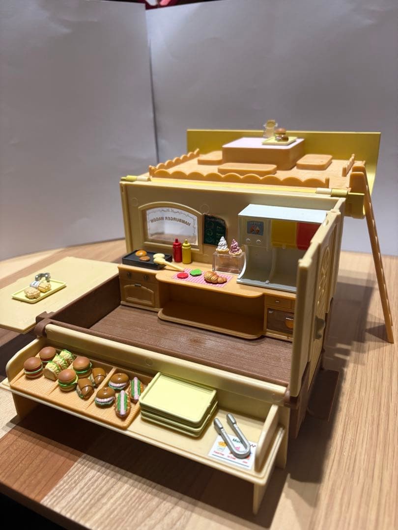 Sylvanian Families Hamburger Wagon Collectible 15+ Sylvanian Families Hamburger Wagon Collectible 15+