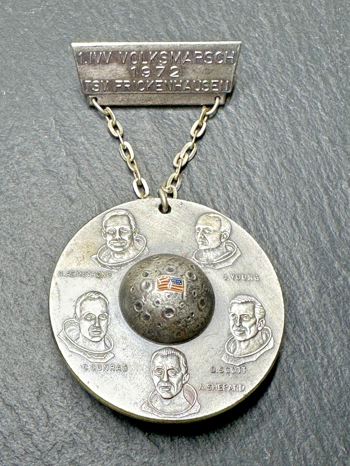 RARE 1972 TSV FRICKENHAUSEN VOLKSMARSCH HIKING CLUB APOLLO ASTRONAUT MEDAL N656