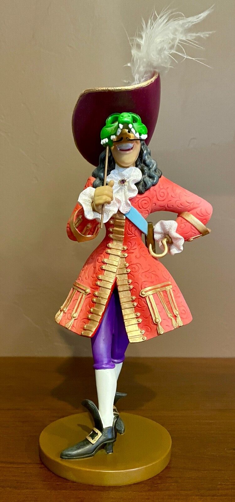 Disney Showcase Couture de Force Captain Hook Masquerade Figurine 4046626